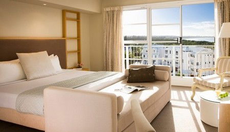 Quality Suites Deep Blue - Tourism Brisbane 0