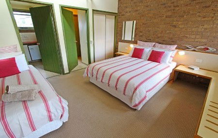 The Beachfront Motel - Tourism Brisbane 3
