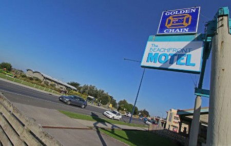 The Beachfront Motel - Tourism Brisbane 4