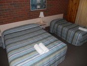 KY COUNTRY ROADS MOTOR INN - Brisbane Tourism 3