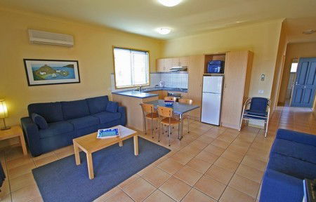 Seaview Motel & Apartments - Tourism Brisbane 1