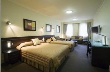 Hyde Park Inn - Tourism Brisbane 0