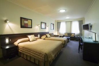 Hyde Park Inn - Tourism Brisbane 3