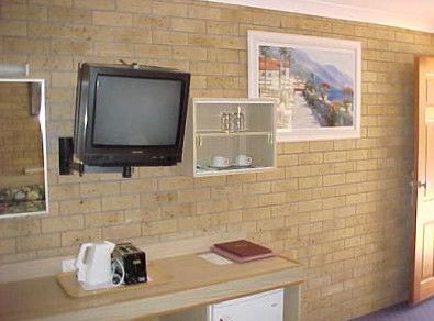 A Settlers Motor Inn - Brisbane 4u 2