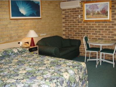 A Settlers Motor Inn - Brisbane 4u 3