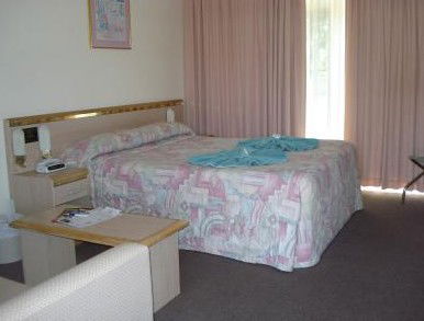 Colonial Motor Lodge - Tourism Brisbane 3