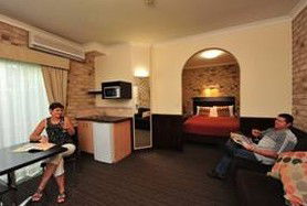 Highlander Motor Inn And Apartments - Brisbane Tourism 0