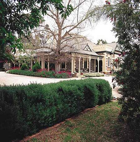 The Lodge Country House - Tourism Brisbane 0