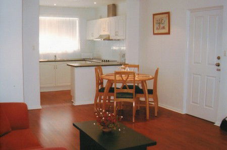 AA Madalena Court Holiday Apartments - Brisbane 4u 1