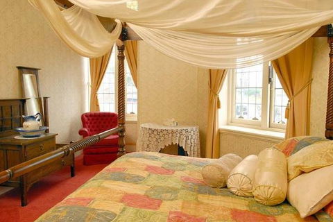 Mickey Bourkes Koroit Hotel - Tourism Brisbane 1