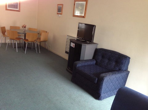 Carnegie Motor Inn And Serviced Apartments - Tourism Brisbane 1