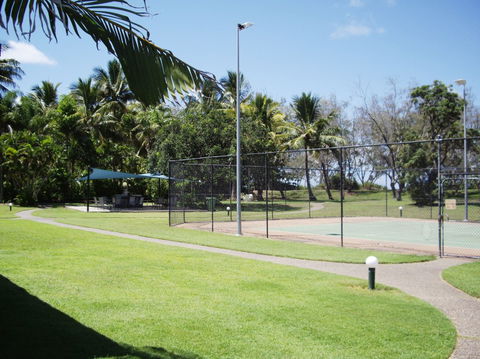 The Shores Holiday Apartments - Tourism Brisbane 1