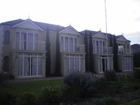 Colonial Village Motel - Brisbane Tourism 1
