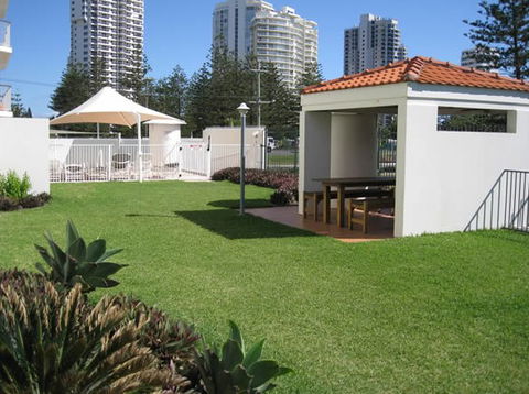 Golden Sands Holiday Apartments - Brisbane Tourism 5