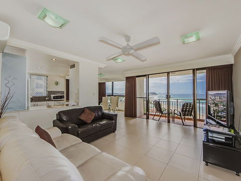 Princess Palm On The Beach - Brisbane 4u 5