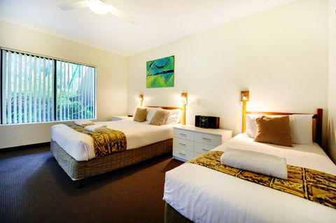 Absolute Beachfront Smugglers On The Beach - Brisbane 4u 3