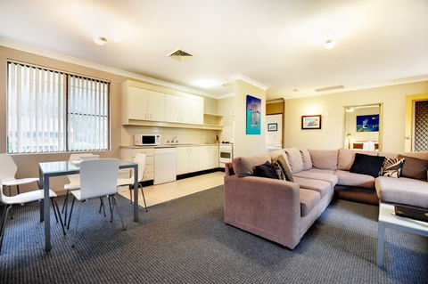 Absolute Beachfront Smugglers On The Beach - Brisbane 4u 5