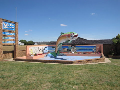 The Big Trout Motor Inn - Tourism Brisbane 0