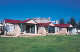 The Mac's Beachfront Villas - Brisbane Tourism 0