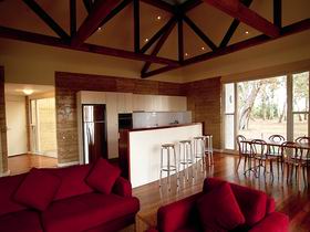 The Menzies Retreat - Tourism Brisbane 0