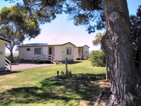 Millicent Hillview Caravan Park - Tourism Brisbane 0