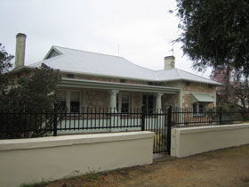 Naracoorte Cottages - MacDonnell House - Tourism Brisbane 0