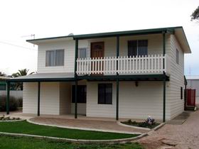 Louth Bay Holiday Apartment - Tourism Brisbane 0