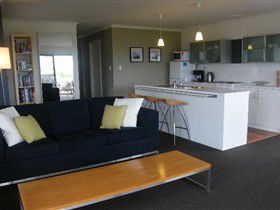 Coorong Waterfront Retreat - Tourism Brisbane 0