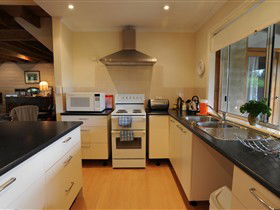 Brownlow SA Brisbane 4u