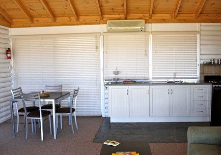 ArtWine Cottages - Brisbane 4u 4