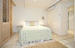 Absolute Beachfront Belongil Summerhouse - Brisbane 4u 5