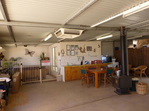 Underground Bed And Breakfast - Tourism Brisbane 3