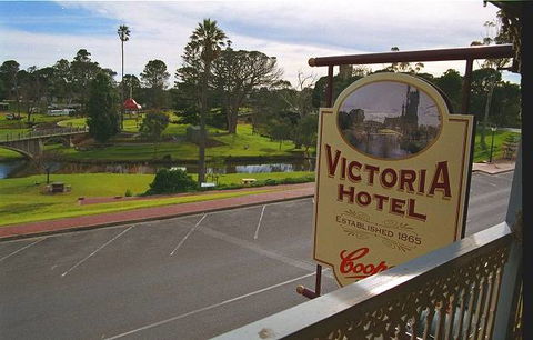 Victoria Hotel - Strathalbyn - Tourism Brisbane 4