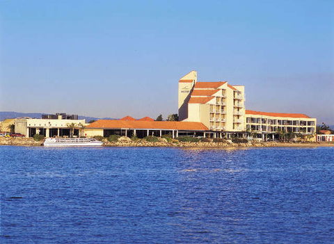 The Lakes Resort Hotel - Brisbane Tourism 0