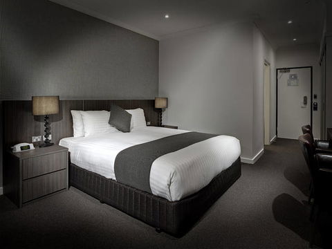 The Lakes Resort Hotel - Brisbane Tourism 4