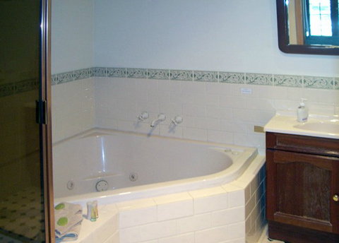 McLaren Ridge 1 - McLaren Ridge Log Cabins - Tourism Brisbane 0