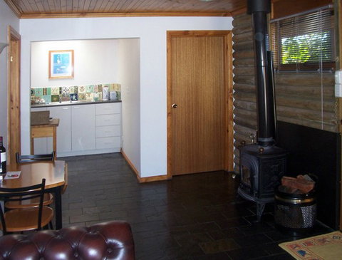 McLaren Ridge 1 - McLaren Ridge Log Cabins - Tourism Brisbane 2