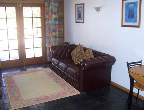 McLaren Ridge 1 - McLaren Ridge Log Cabins - Tourism Brisbane 3