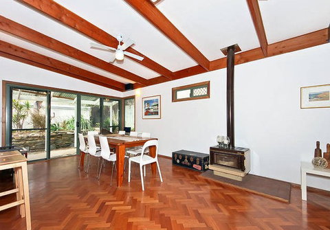 Sea Sand And Scrub Holiday House - Tourism Brisbane 5