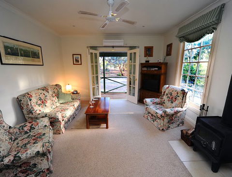 St Helens - The Pavilion - Tourism Brisbane 6