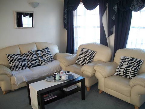Beachside Apartment - Hove - Tourism Brisbane 0