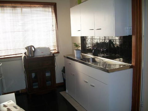 Beachside Apartment - Hove - Tourism Brisbane 1