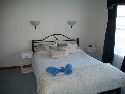 Beachside Apartment - Hove - Tourism Brisbane 4