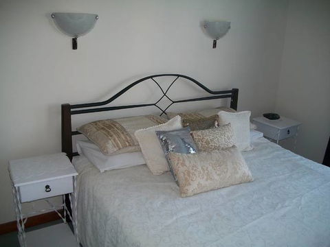 Beachside Apartment - Hove - Tourism Brisbane 5
