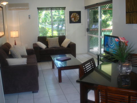 The Port Douglas Queenslander - Brisbane Tourism 1