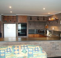 Three Hut Point Waterfront Accommodation - Brisbane Tourism