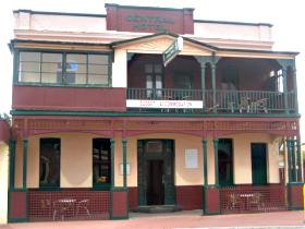 Central Hotel, Zeehan - Brisbane 4u 0