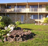 McKinly Waterfront Lodge - Tourism Brisbane