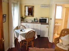 Elm Wood Classic Bed And Breakfast - Brisbane Tourism 3