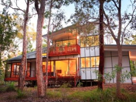 Beach Road Holiday Homes - Brisbane 4u 0